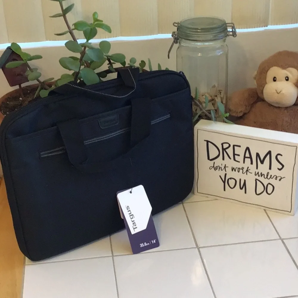 ‘Targas’ Slipkin Laptop Sleeve NWT